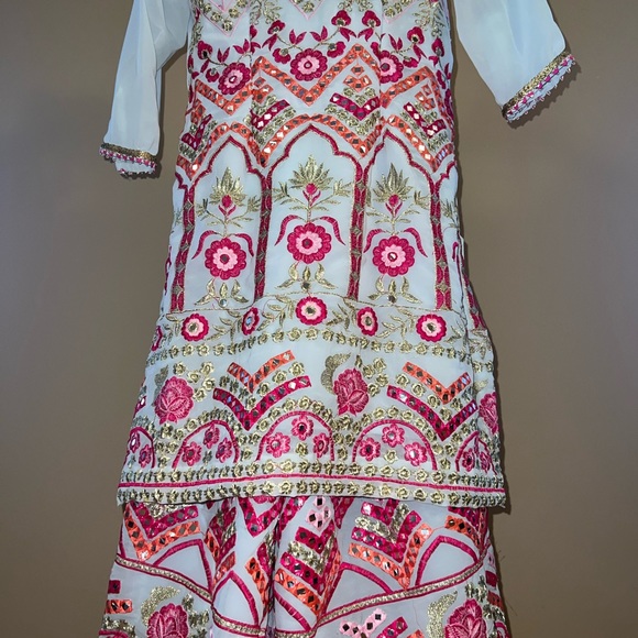 Palazzo Suit - Picture 2 of 7